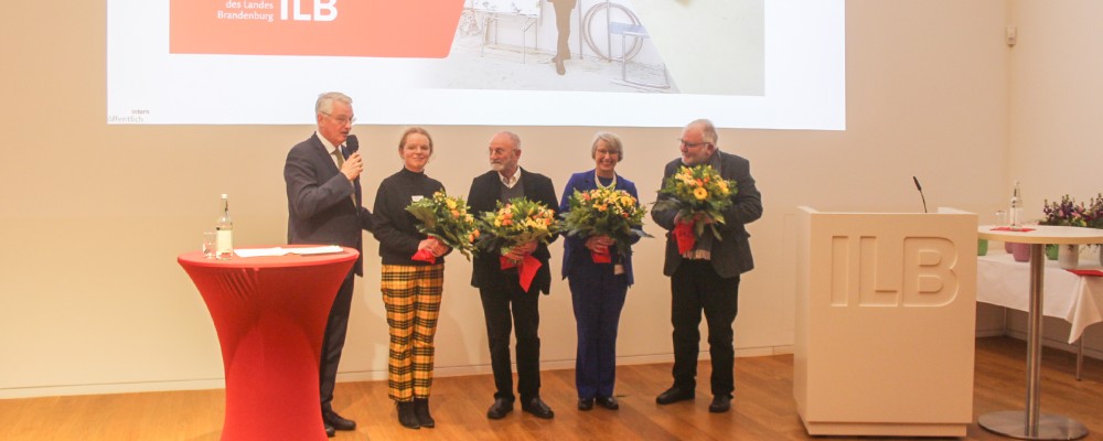 Tillmann Stenger, Elke Jeddeloh, Sophia Pietryga, Herbert Schrimer und Matthias Flügge bei der Verleihung des ILB-Kunstpreises 2024