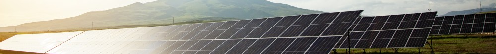 Photovoltaikanlage auf einer Wiese