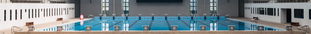 leere Schwimmbadhalle