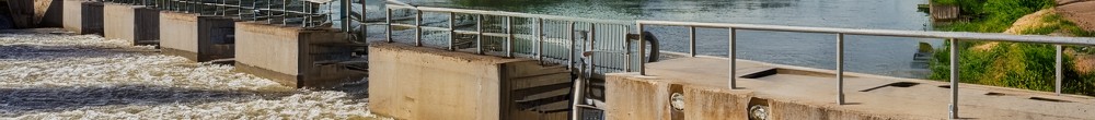 Hochwasserschutzanlage an einem Fluss