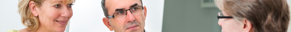 Gruppenfoto verschiedener Berufsgruppen
